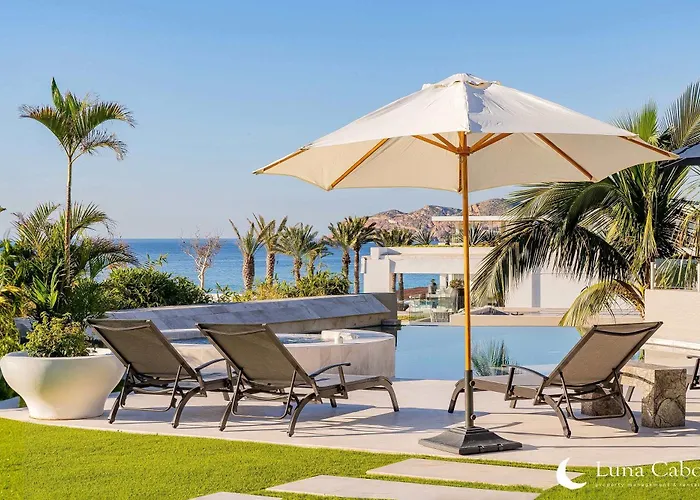 Blue Sea - Heated Pool, Hot Tub & Villa *